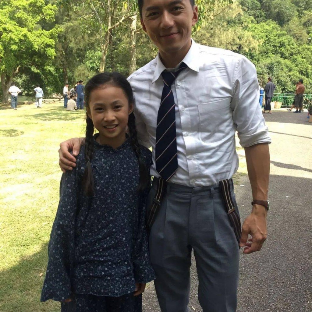 TVB 2016年劇集《城寨英雄》日前於重播完畢，有網民發現日前一集見到位小女孩很面熟。