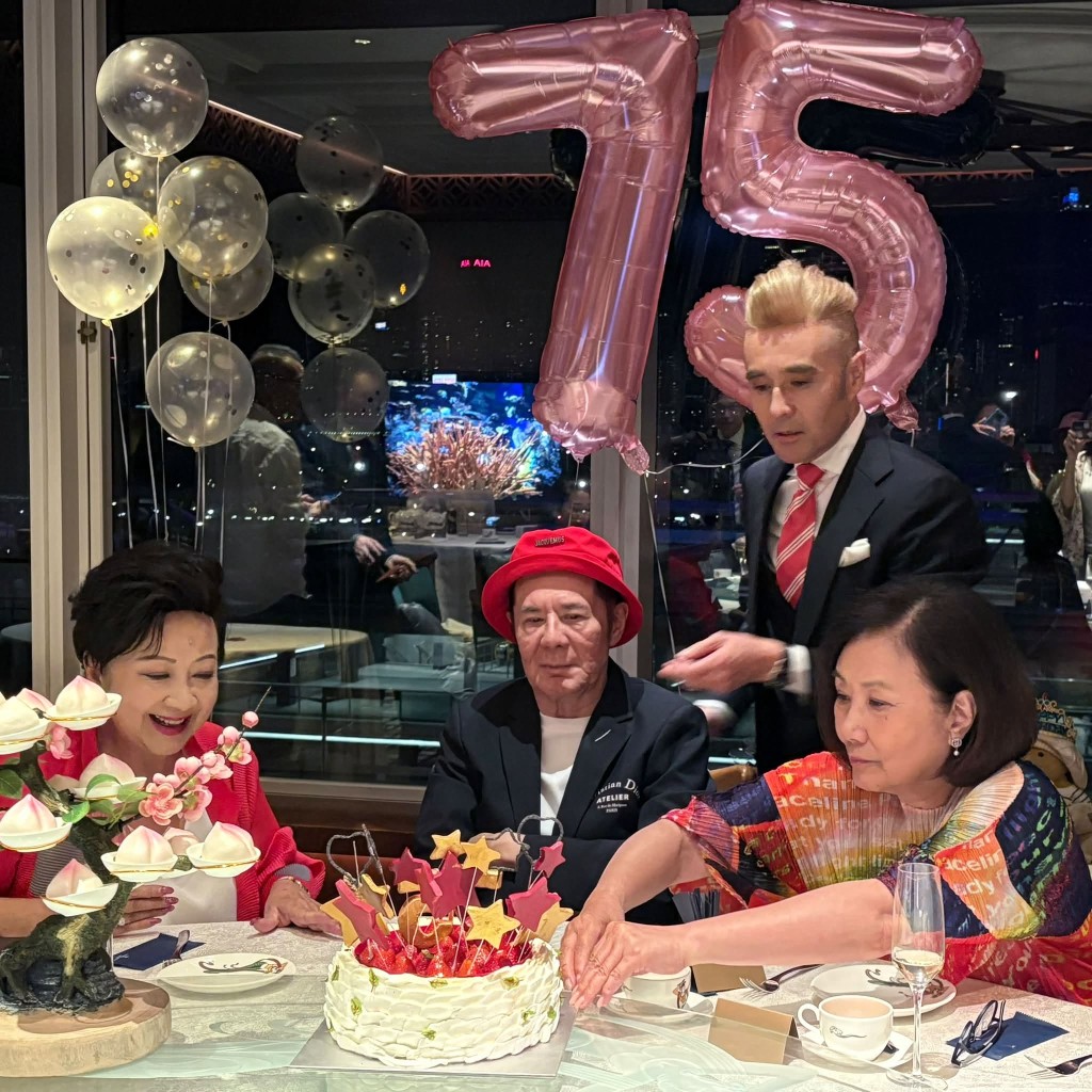 甘國亮臉上帶著一絲耐人尋味的古怪表情。