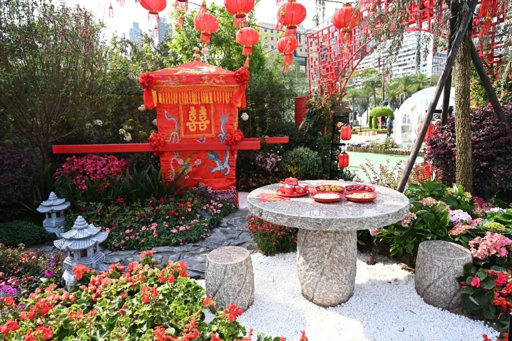 中式庭園裝置名為「囍迎花燭結良緣」