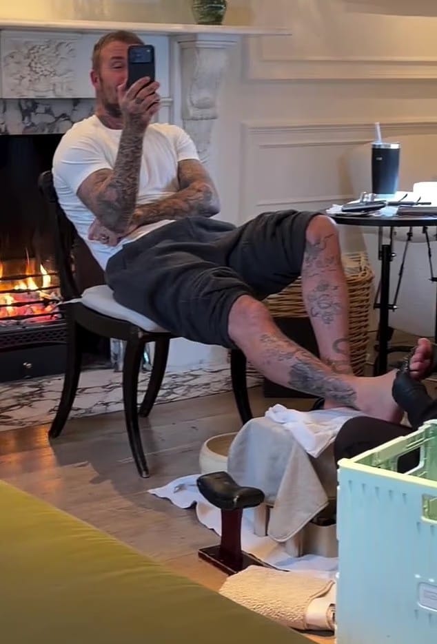 平安夜當天早上,碧咸在家歎足療。 平安夜當天早上,碧咸在家歎足療。