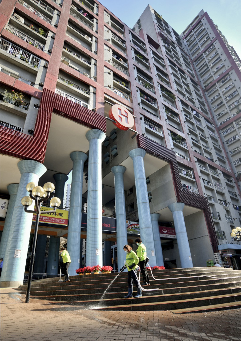 該16宗個案中，有 9 宗涉及丟空單位或虛報入息及資產。資料圖片