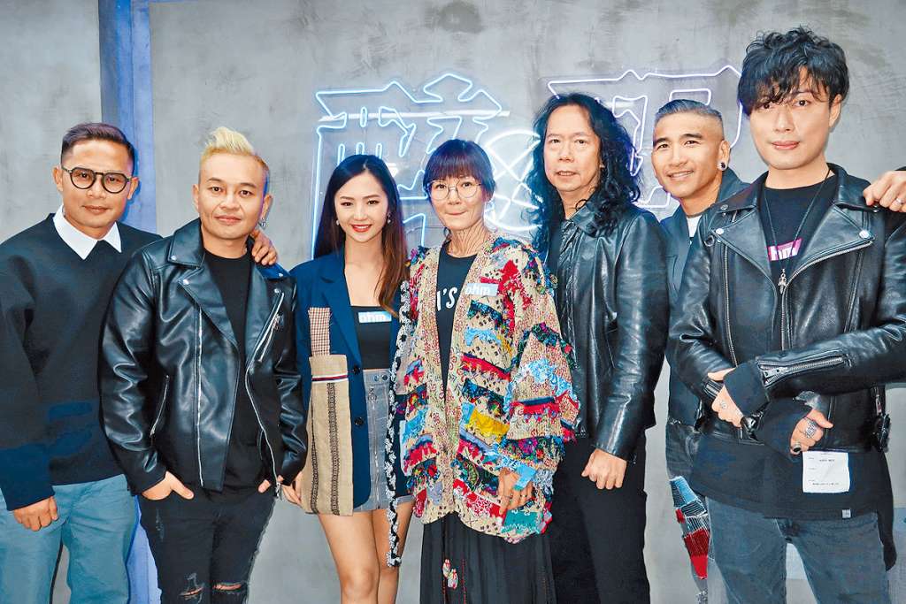 KOLOR四子、羅詠怡、盧巧音、Joey Tang開心合照。