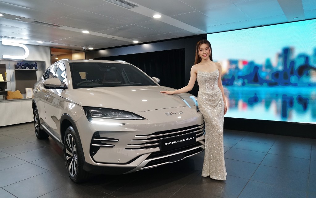 全新插電式混能車比亞迪BYD SEALION 6 DM-i正式在港開售：BYD SEALION 6 DM-i是首款在港推出的插電式混能PHEV SUV