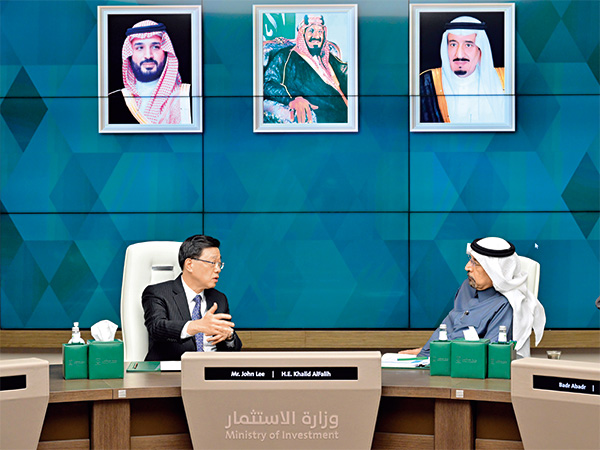 沙特阿拉伯投资部大臣Khalid Al-Falih接见特首李家超，双方就建立更密切经贸关系交流意见。