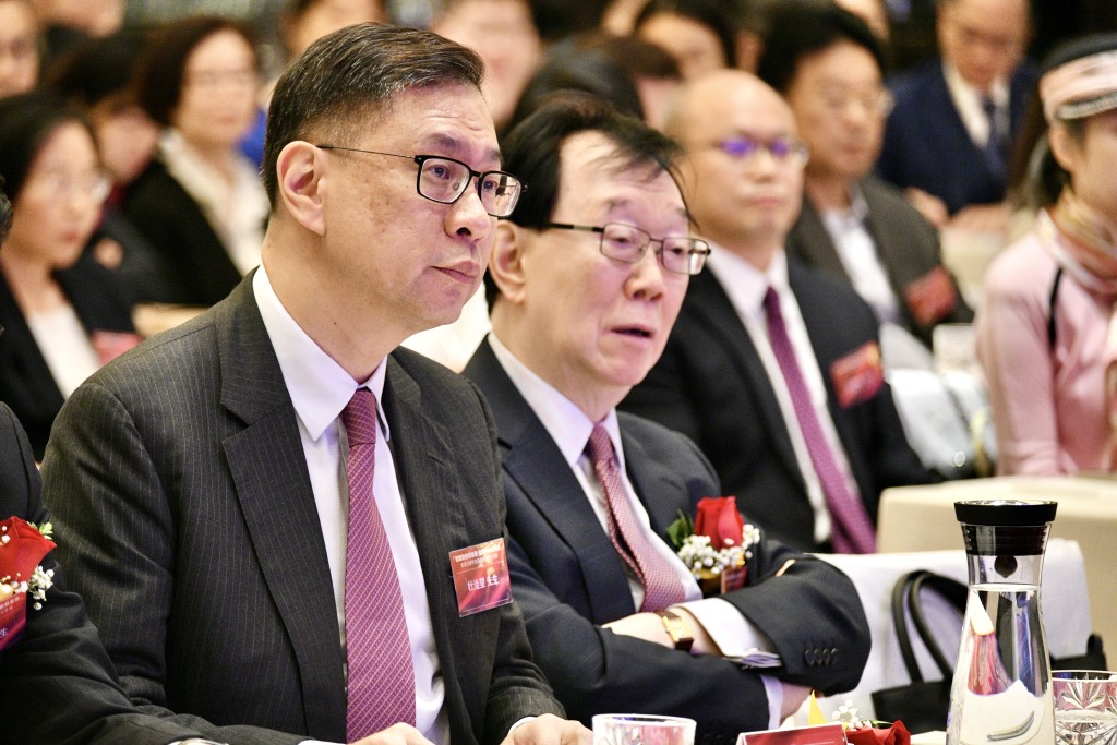 大律师公会主席杜淦堃（左）。卢江球摄