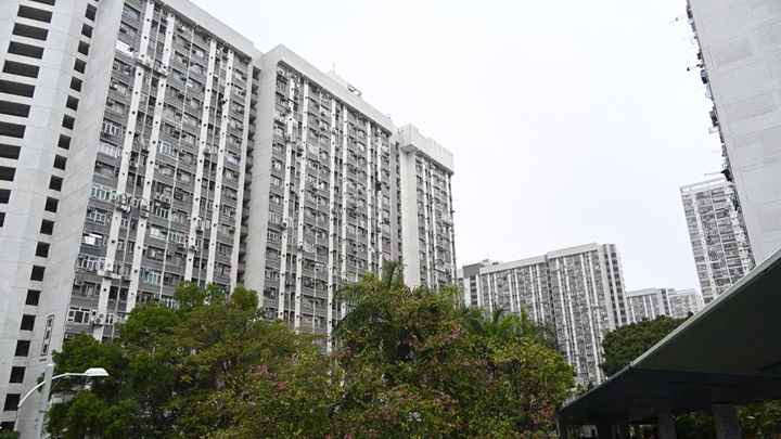 房委會延續暫緩向因財困欠租公屋戶發遷出通知書的紓困措施至6月。資料圖片