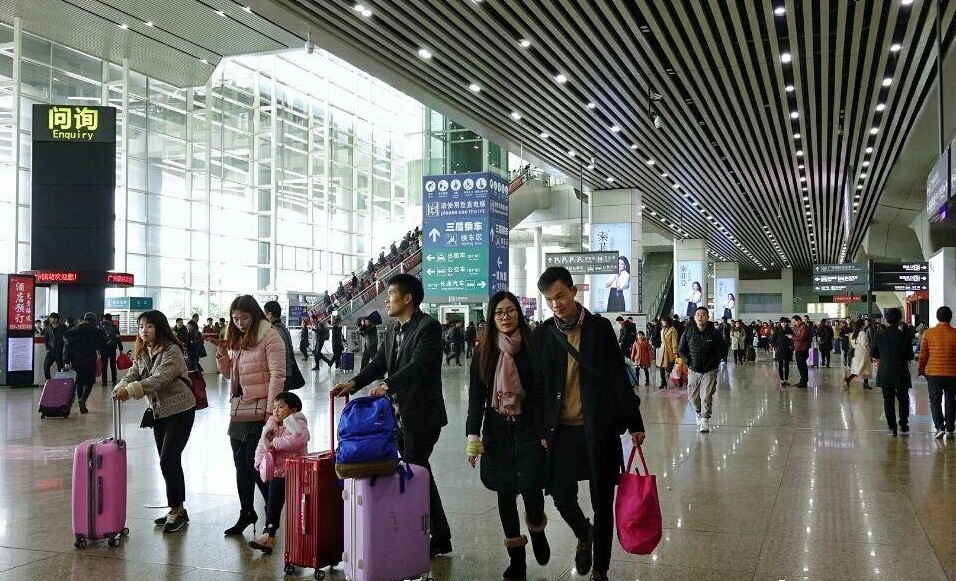 廣州南站每日客流量達到60萬人次。網上圖片