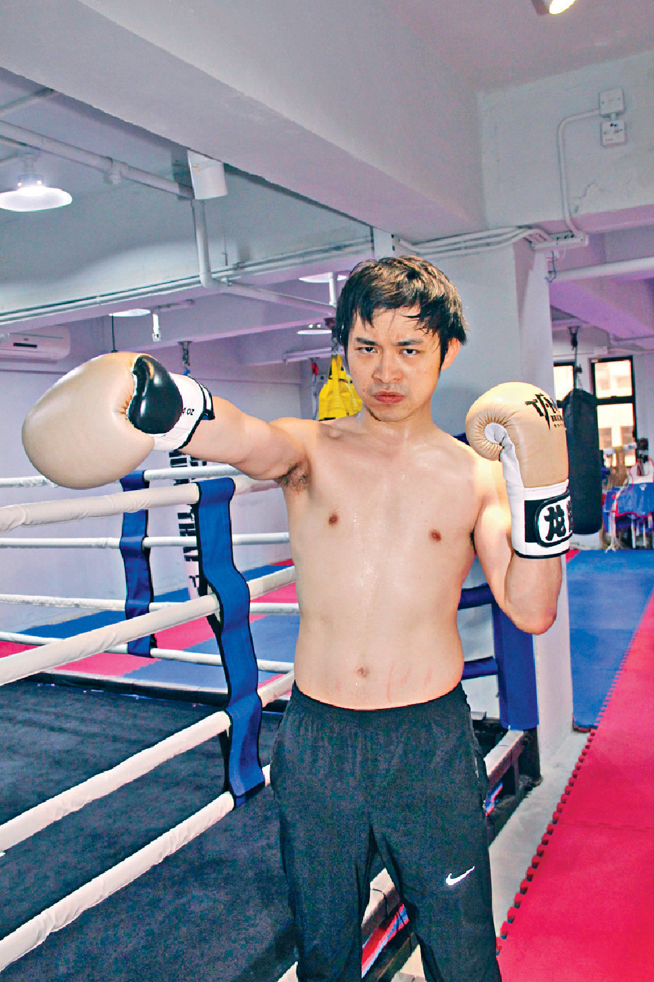 港人出氣
■林作對打拳興趣愈來愈濃，他揚言要揪贏鍾培生，為香港人出啖氣。