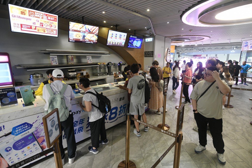 市民購買小食再入場。 市民購買小食再入場。