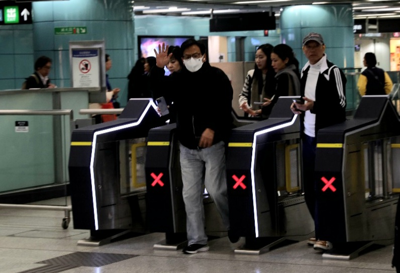 《星島申訴王》安排了父子重聚，煒烈來到時心情興奮。