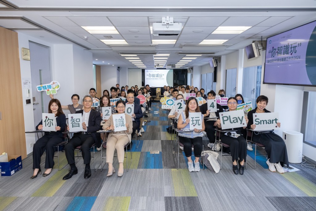 平机会主席林美秀（前排左三）联同行政总监（营运）朱崇文（前排左二）与工作坊参加者合照。