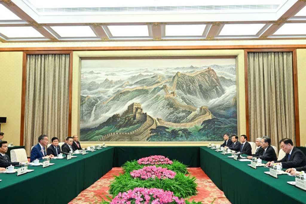 10月17日，全國人大常委會委員長趙樂際在北京會見泰國總理賽塔。 新華社