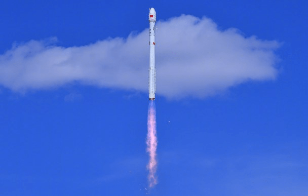 中国朱雀二号遥六火箭发射成功。 新华社