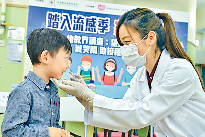 关日华提醒家长及市民要小心预防，要尽快打流感针。资料图片