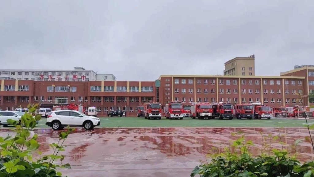 黑龙江齐齐哈尔一中学体育馆发生倒塌。
