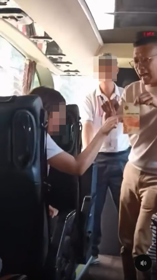 當有女生表示「想玩」之際,他更爆出一句「啲女人好貪心」,令網民嘩然。 當有女生表示「想玩」之際,他更爆出一句「啲女人好貪心」,令網民嘩然。