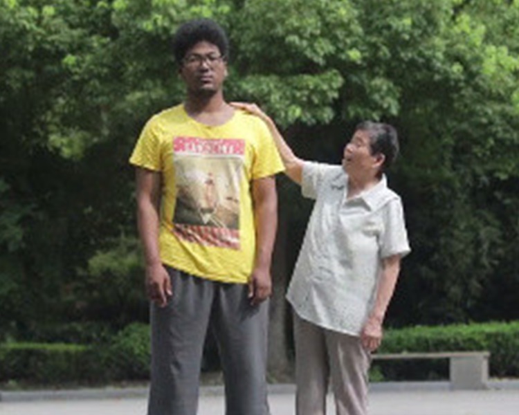 朱婆婆對朱軍龍不離不棄。網上圖片