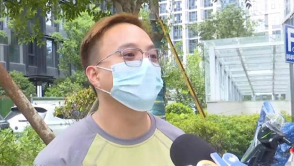 杭州男职场言语骚扰女同事遭掌掴，被炒后辩称「只系玩笑」申请劳动仲裁。 1818黄金眼