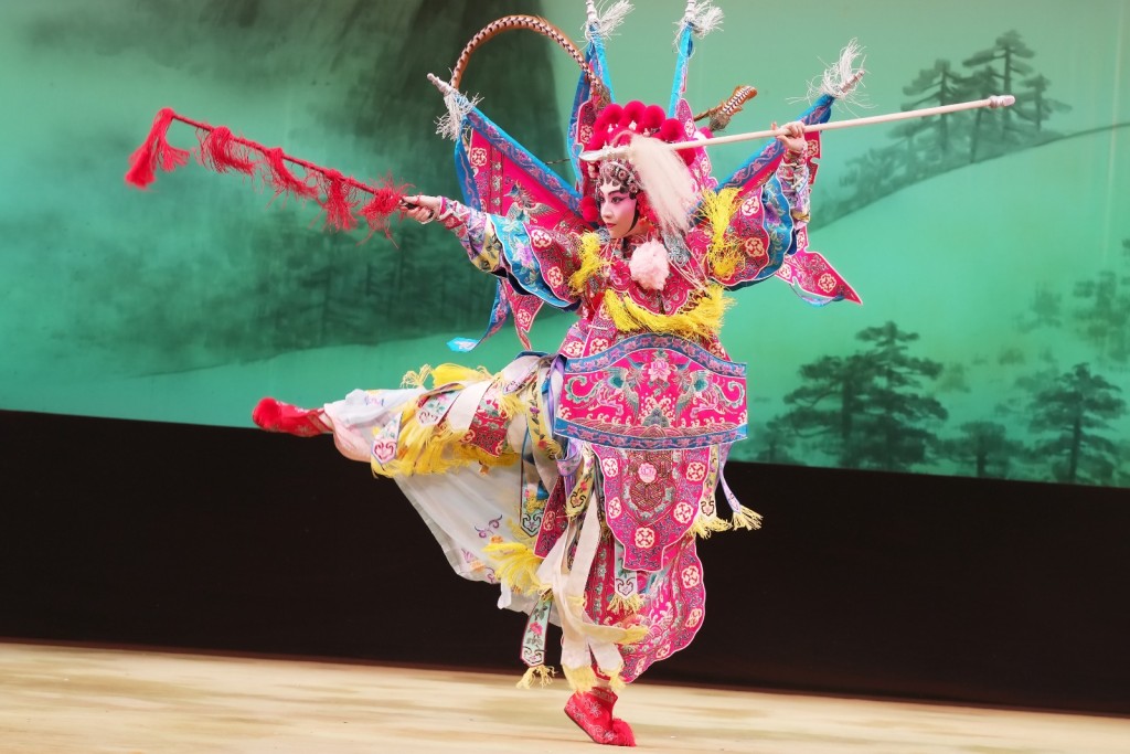 梁非同接棒传承粤剧的使命。