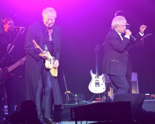 澳洲老牌樂隊Air Supply昨晚再度來港開騷，並唱出多首經典作品。