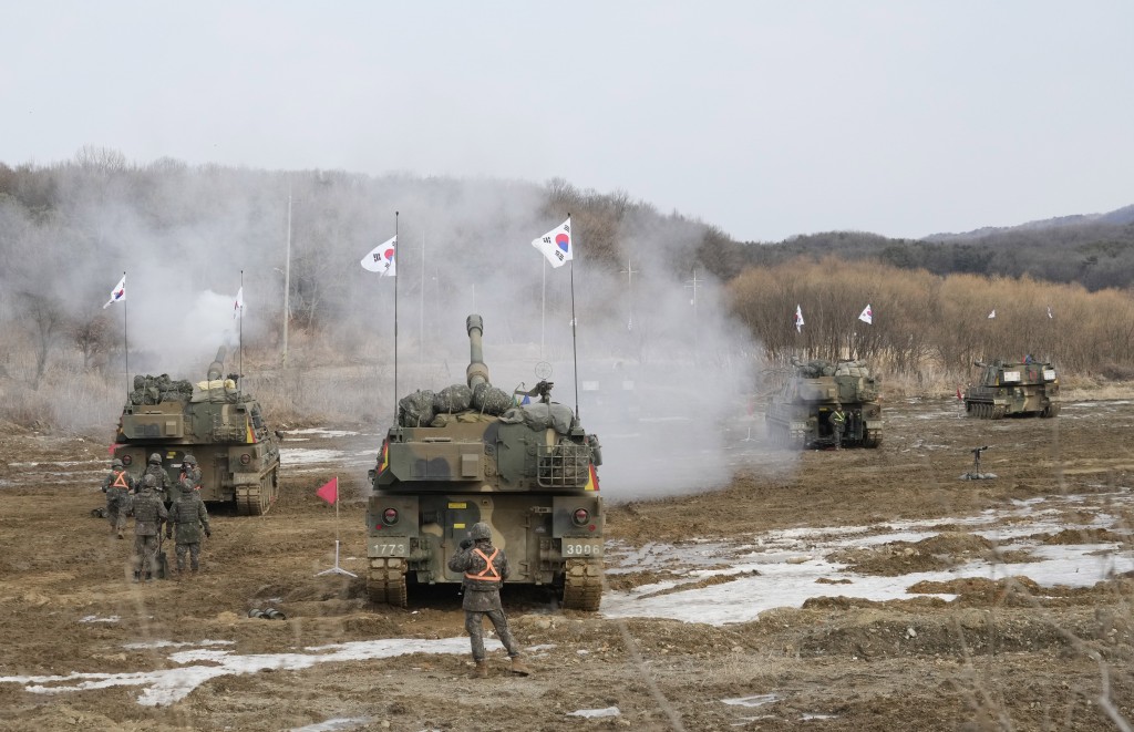 美韓兩國特種部隊在京畿道抱川市的駐韓美軍羅德里格斯訓練場，進行了今年首次聯合特種作戰演習。美聯社