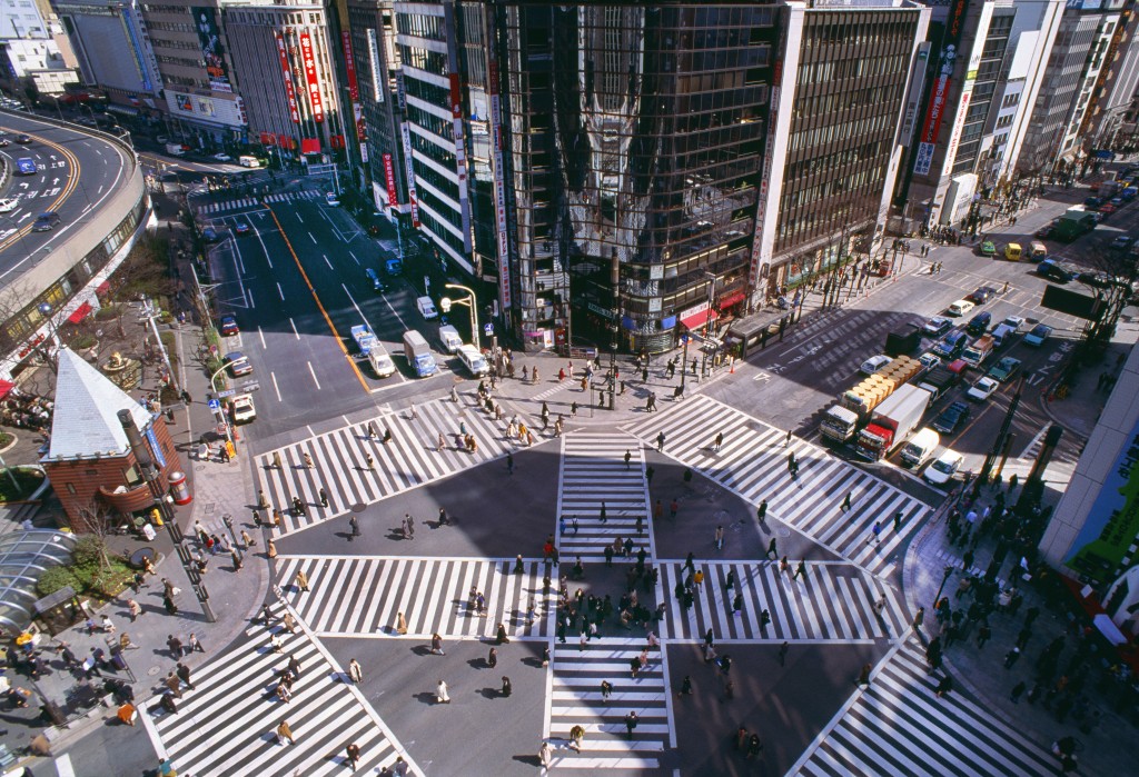 全國地價最貴的「地王」,毫無懸念由東京都中央區「明治屋銀座大樓」以每平方米5,250萬日圓(約261萬港元)連續21年蟬聯冠軍。 全國地價最貴的「地王」,毫無懸念由東京都中央區「明治屋銀座大樓」以每平方米5,250萬日圓(約261萬港元)連續21年蟬聯冠軍。