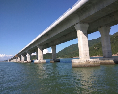 興建中的港珠澳大橋。
