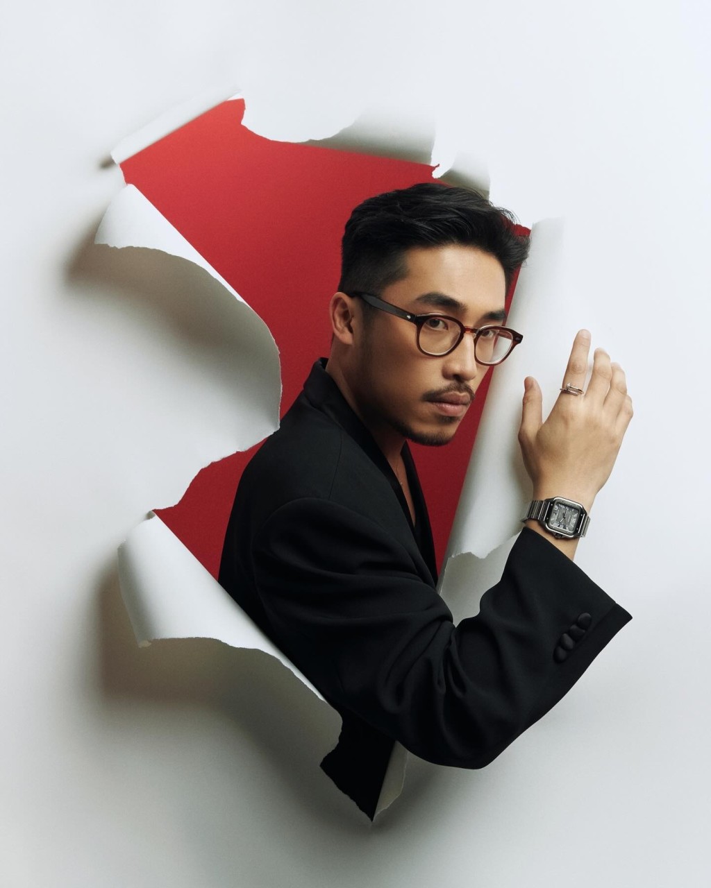 2019年Vũ签约华纳旗下，更是华纳首位越南歌手，随后Vũ亦越来越红。