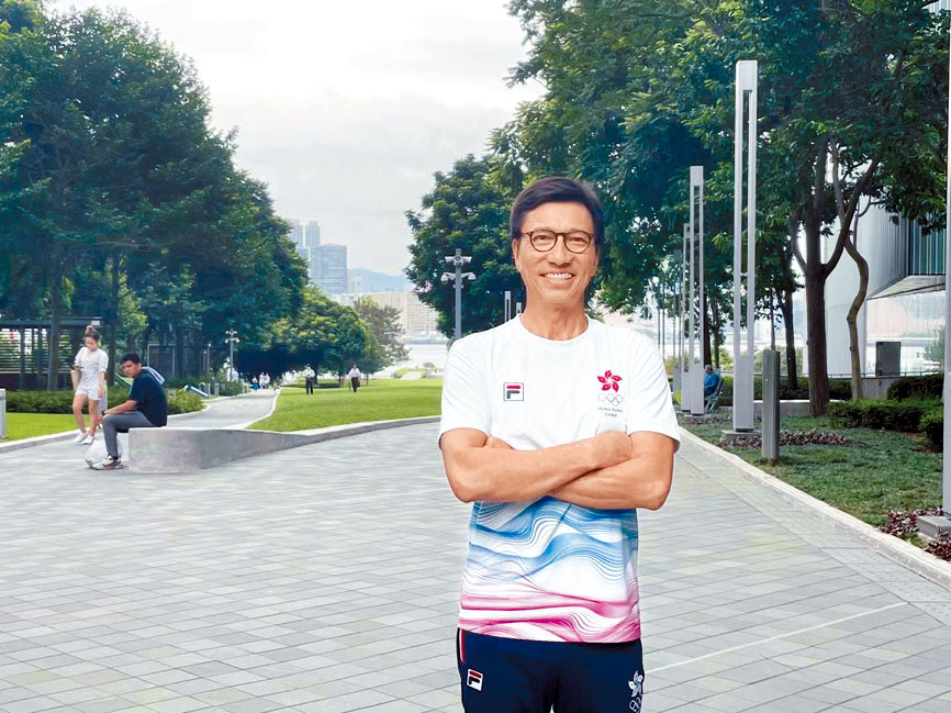 文化體育及旅遊局體育專員、著名風帆運動員黃德森。