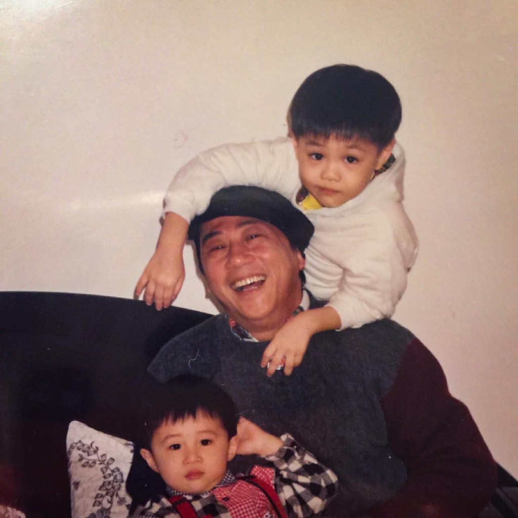 黃奕晨亦曾在IG分享童年照。