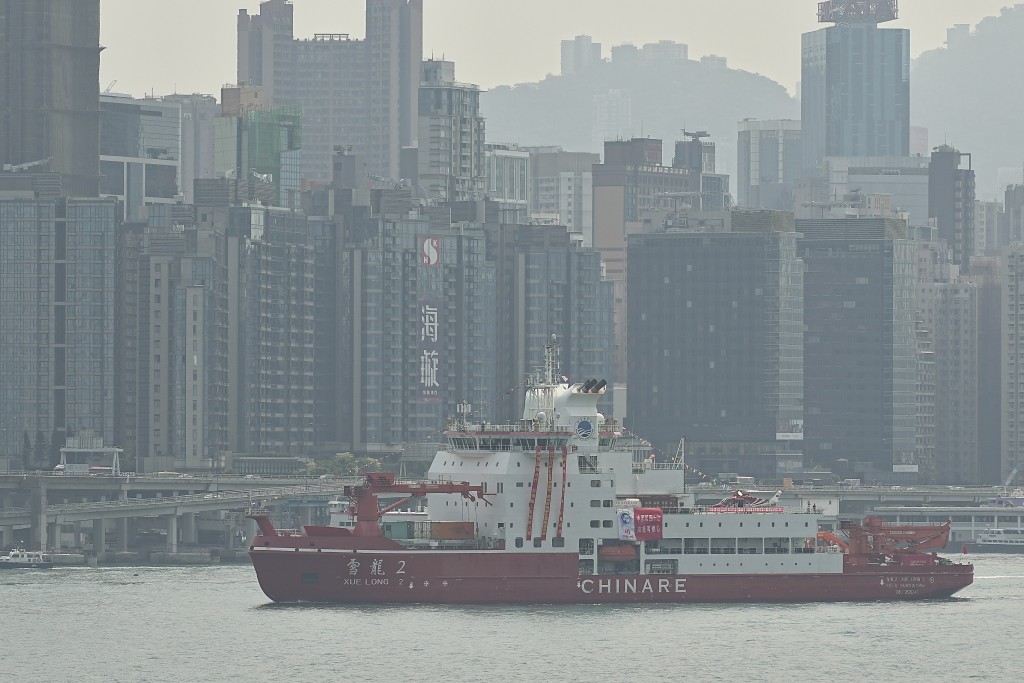 雪龍2號完成5日行程，離開香港。陳浩元攝