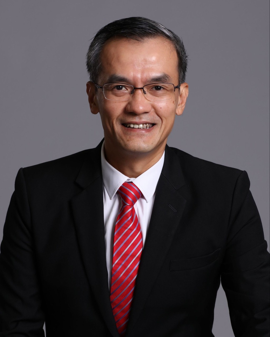 香港ESG公會主席周憲本表示,只有當更多中小企業的綠色創新被看見、被投資,香港的可持續金融生態才能真正蓬勃。 香港ESG公會主席周憲本表示,只有當更多中小企業的綠色創新被看見、被投資,香港的可持續金融生態才能真正蓬勃。