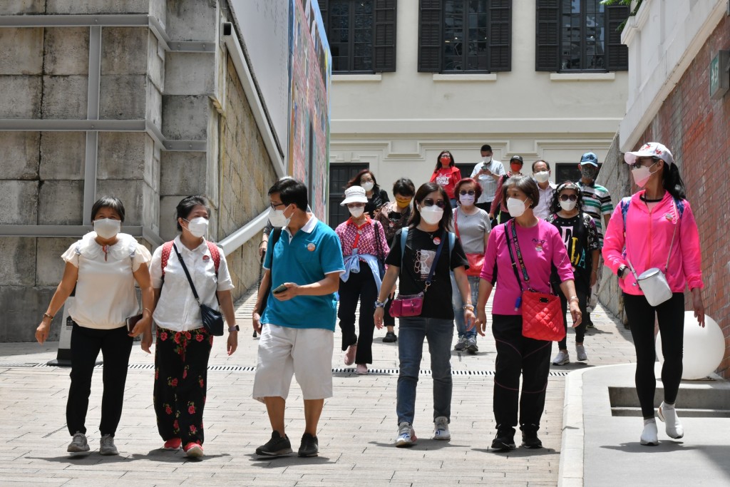 香港外游领队协会主席陈兆麟表示，因爲领队带领外游团的收入会较本地游为高，故未必会参与。资料图片
