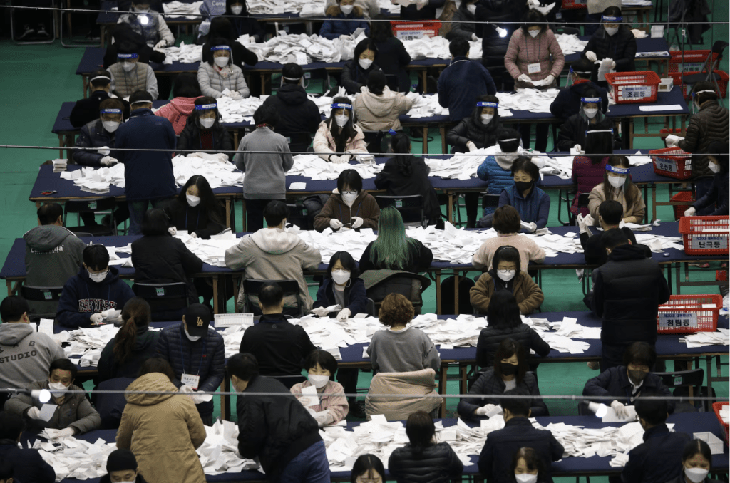 南韓人民用選票選出新國家元首。路透社 南韓人民用選票選出新國家元首。路透社