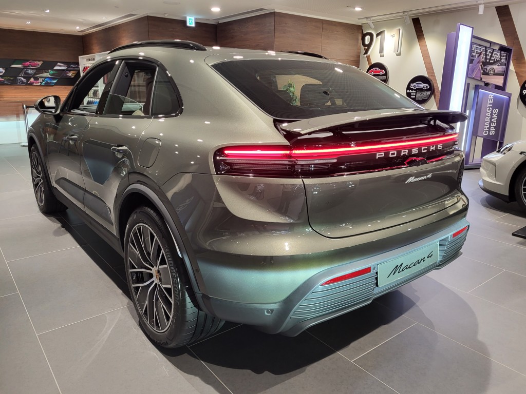 保時捷Porsche全新Macan 4純電動版本售價為HK$1,048,000起。