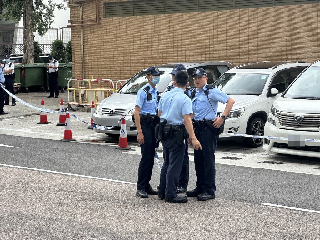 警方在乙明邨停车场调查。梁国峰摄