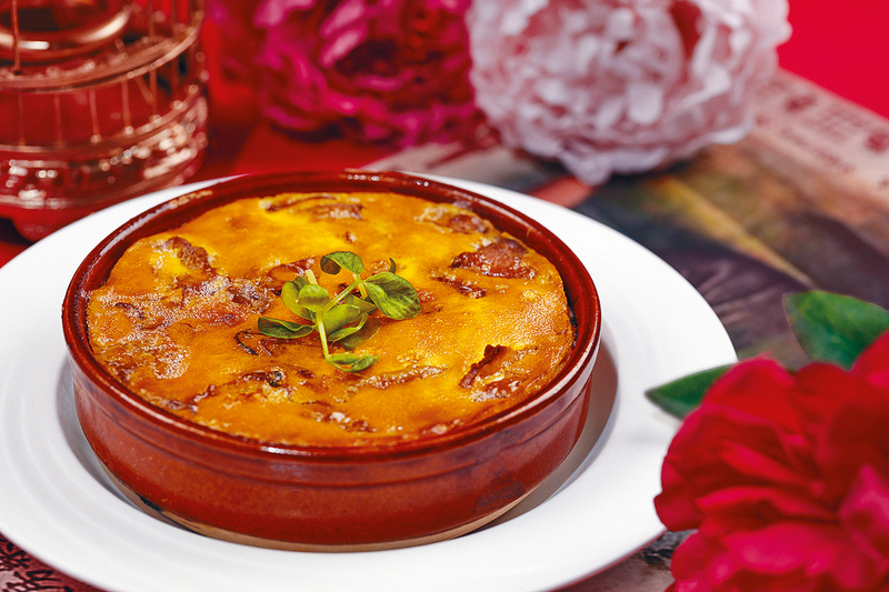 古法鴛鴦蛋焗魚腸 除雞蛋外,特別加入鹹蛋,味道更添層次。雞蛋呈布甸狀,魚腸嫩滑,甘香豐腴。