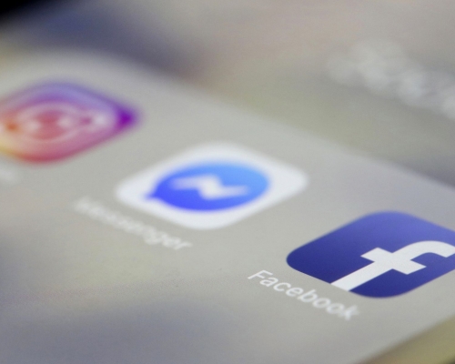 黃浩華指，相信市民在短期內仍可使用Facebook等服務。AP資料圖片