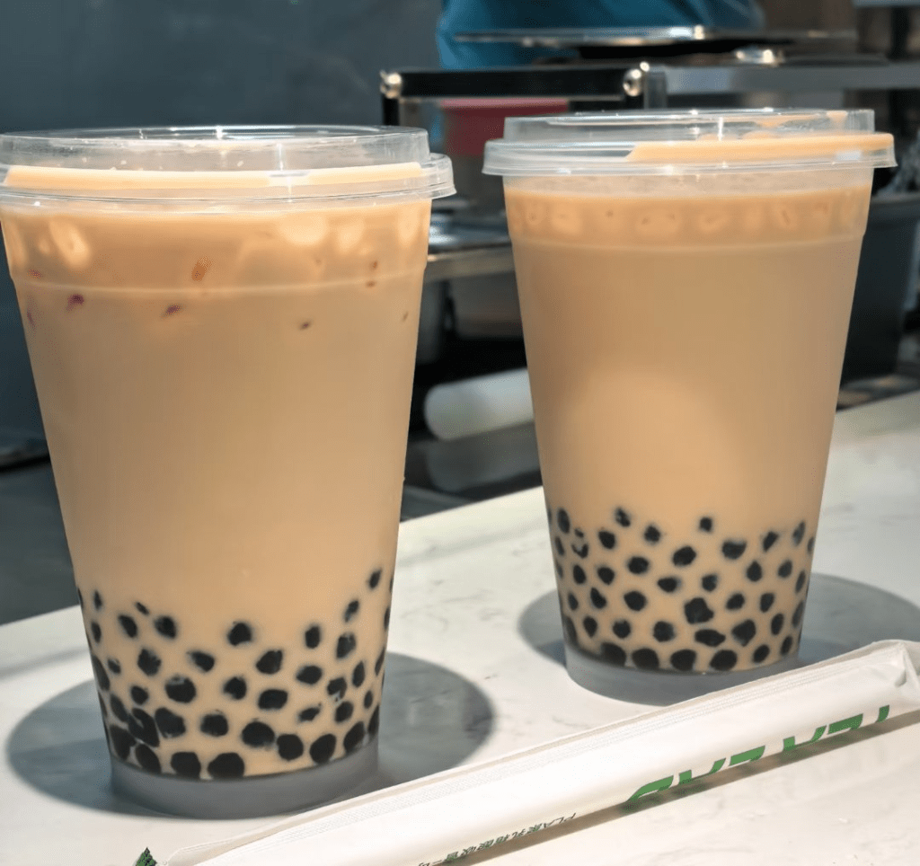 一杯700ml的常规奶茶含糖量约55-70克,相当于14块方糖。 一杯700ml的常规奶茶含糖量约55-70克,相当于14块方糖。