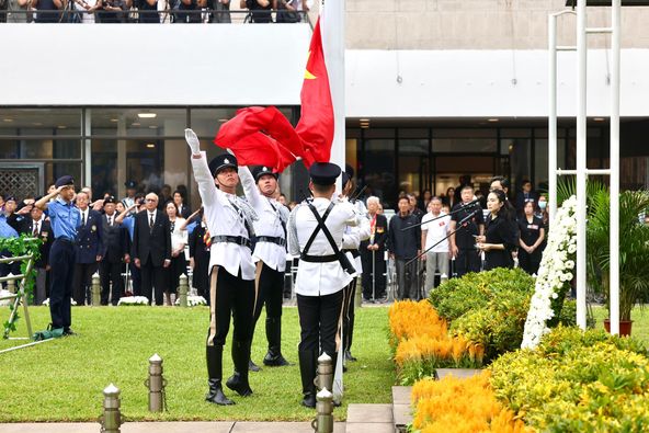 政府在香港大會堂紀念花園舉行官方紀念儀式，悼念二次大戰中為保衛香港而捐軀人士。李家超FB圖片