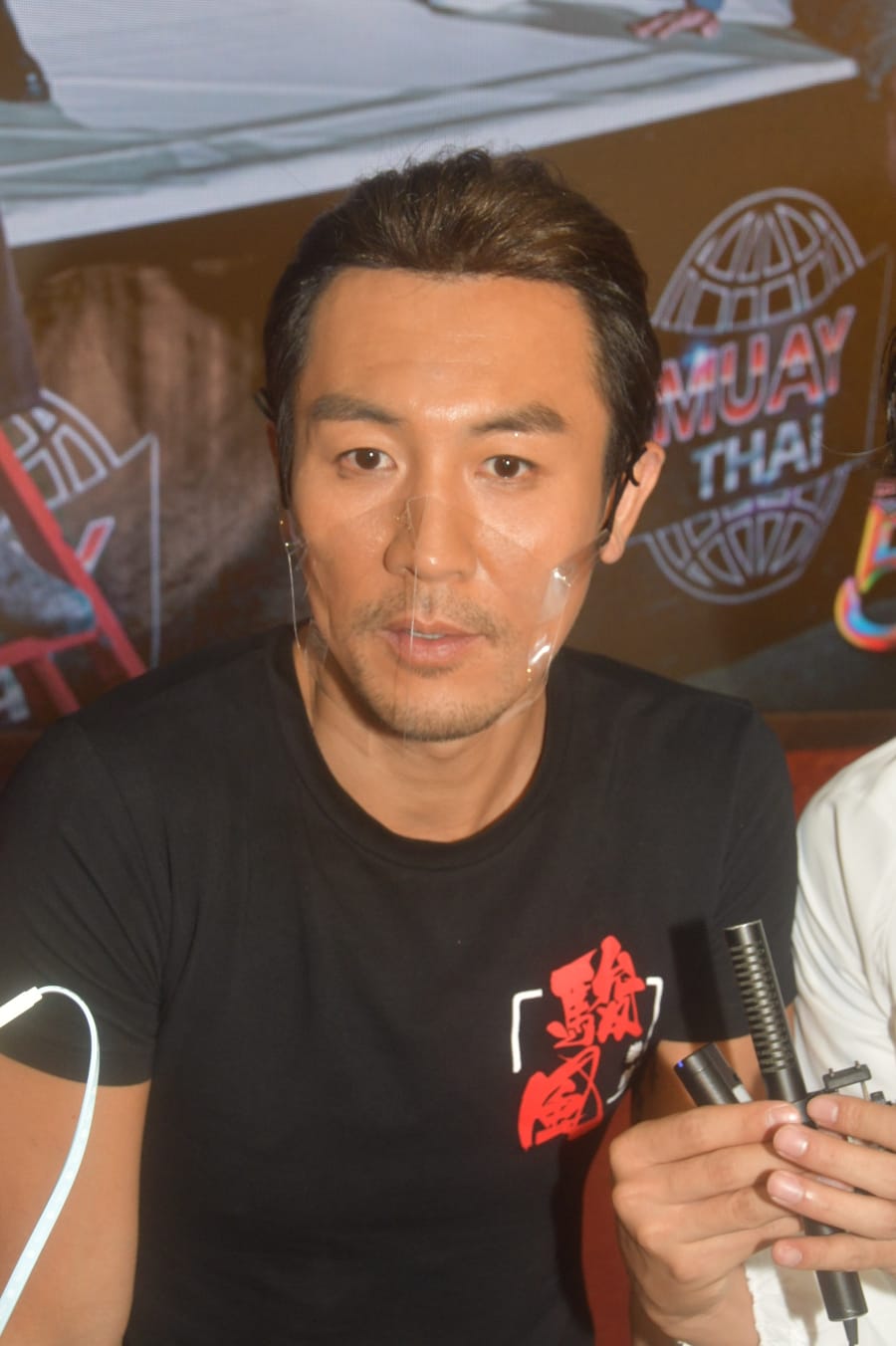 譚俊彥個髮線……