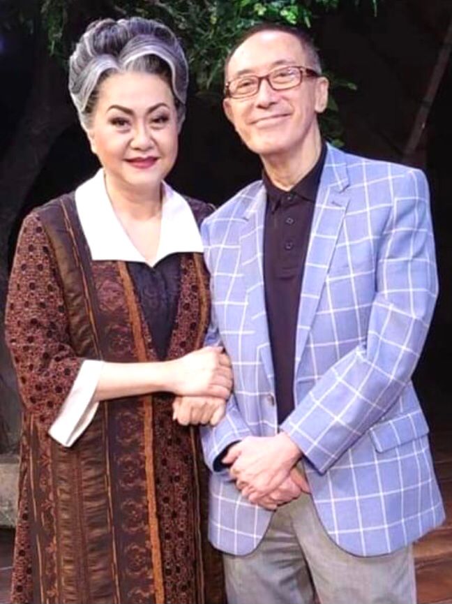 胡美儀於30年前與毛俊輝一同領獎。
