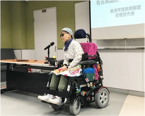 26歲的陳嘉敏走訪多個醫院專科部門求診,惟一直未能確診病因。