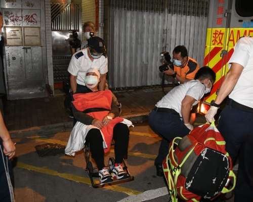 老父受傷送院。