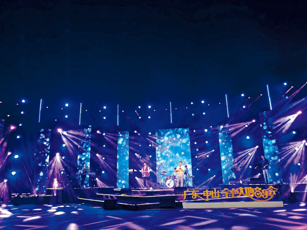 Monkey和Rumbu去年在廣東中山金色大地音樂會上演唱。 Monkey和Rumbu去年在廣東中山金色大地音樂會上演唱。