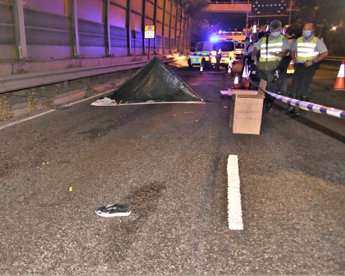 死者遺下的一隻鞋。