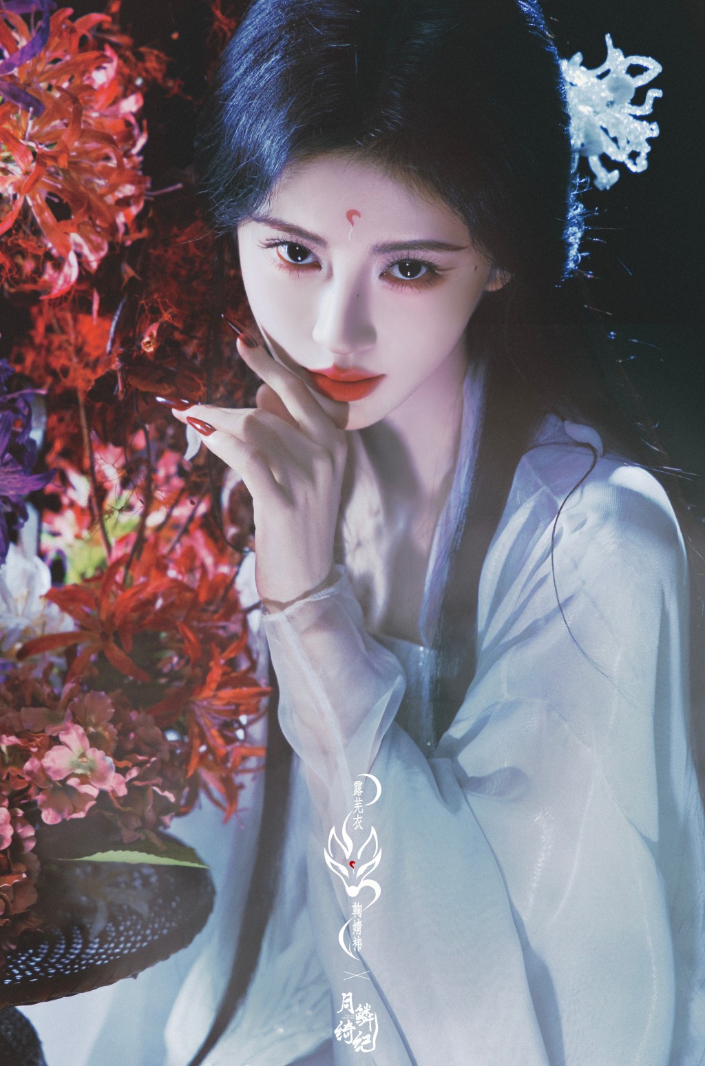 内地红星鞠婧祎遭实名举报逃税，消息成为热搜。微博