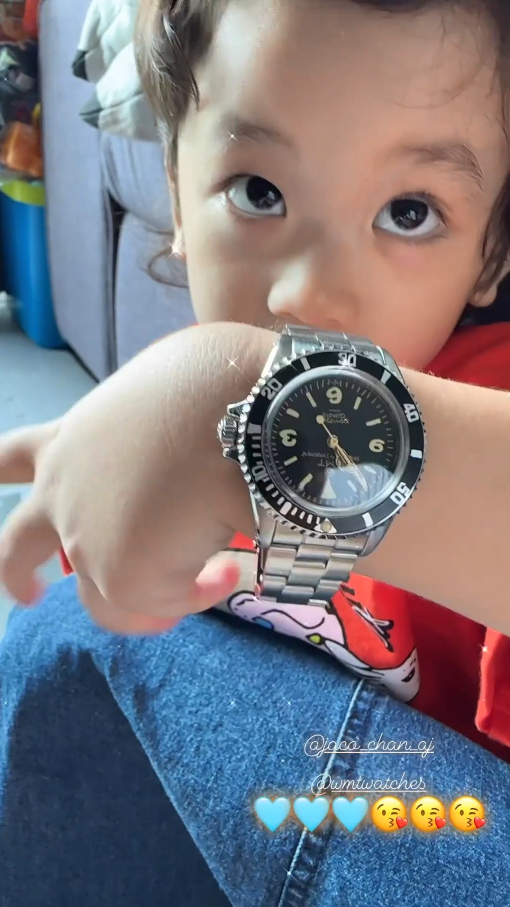翻查網上資料，該童裝鋼錶價值逾3千港元。