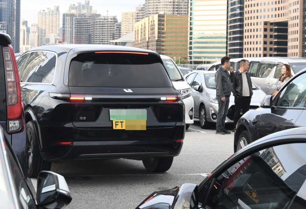 署方錄得超過3,500宗出行預約，約九成出行人士留港一至兩日。