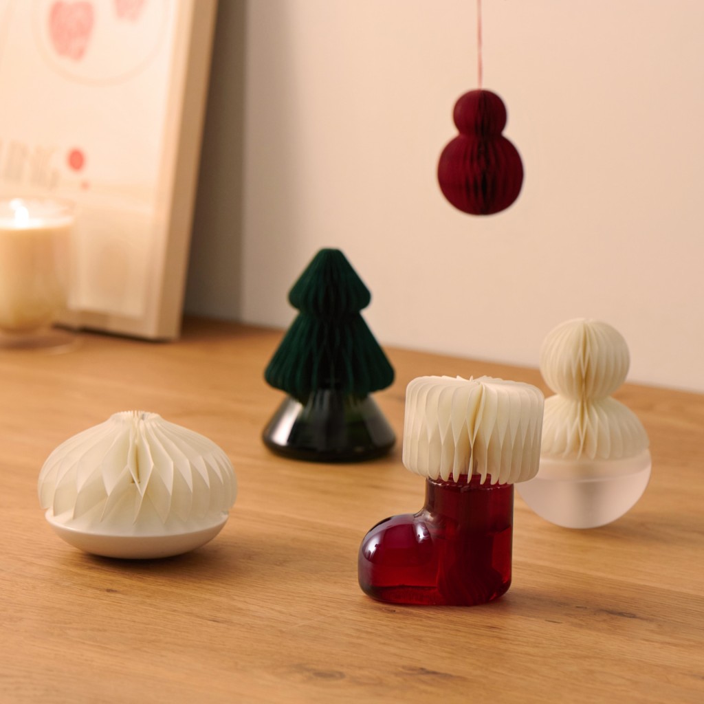 聖誕襪 / 雪人造型室內香氛瓶 原價$58(圖片來源:無印良品) 聖誕襪 / 雪人造型室內香氛瓶 原價$58(圖片來源:無印良品)